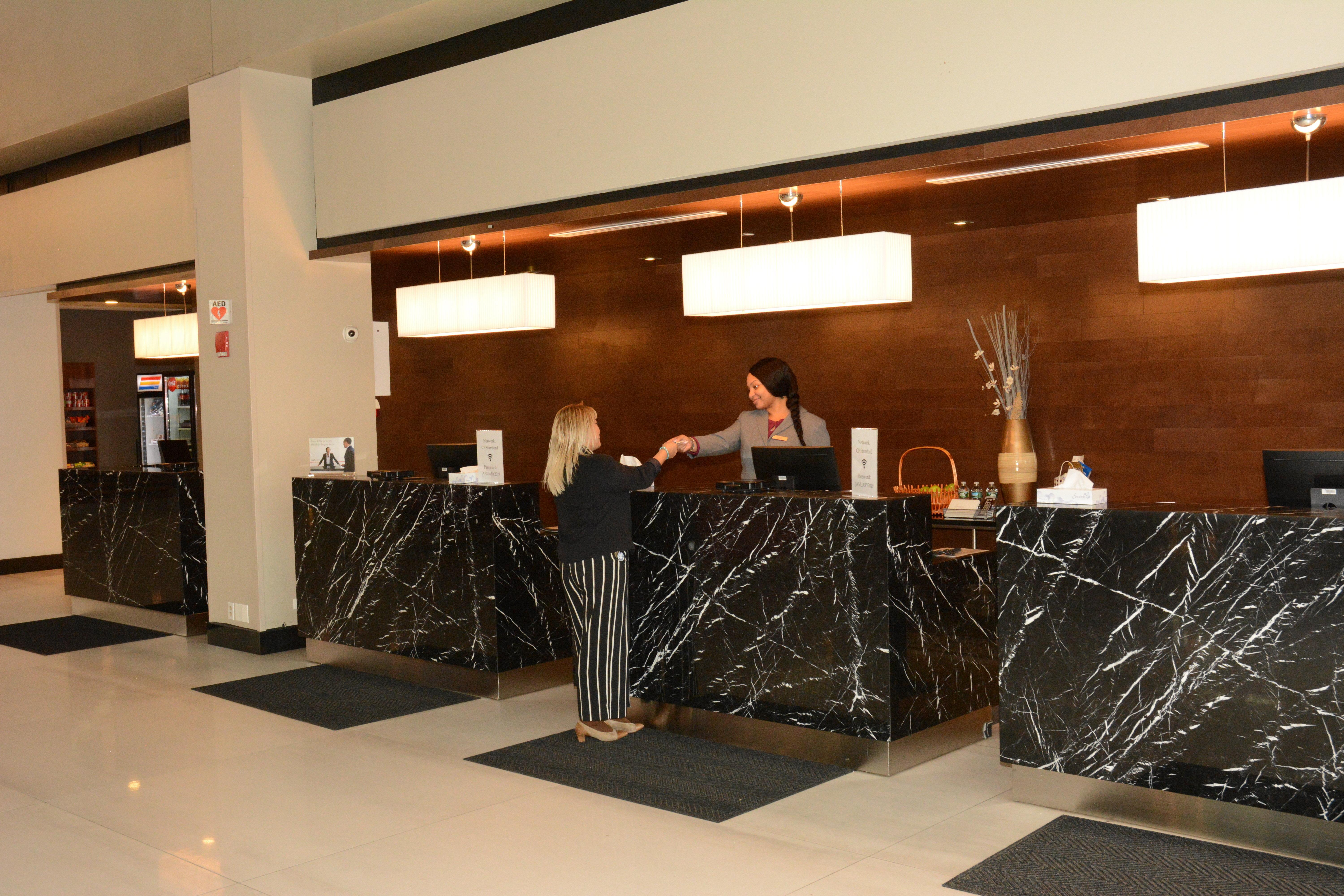 The Armon Stamford Hotel & Conference Center エクステリア 写真