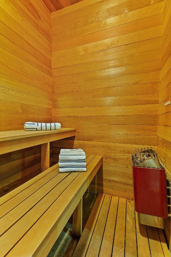The Armon Stamford Hotel & Conference Center エクステリア 写真