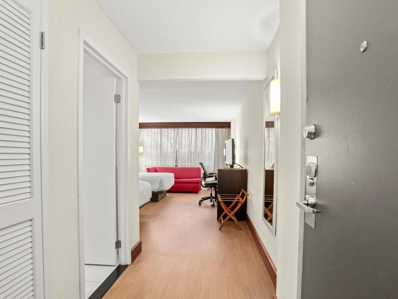 The Armon Stamford Hotel & Conference Center エクステリア 写真