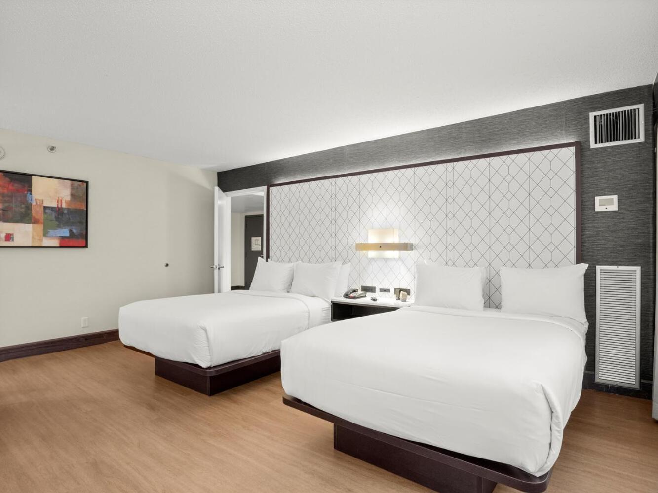 The Armon Stamford Hotel & Conference Center エクステリア 写真
