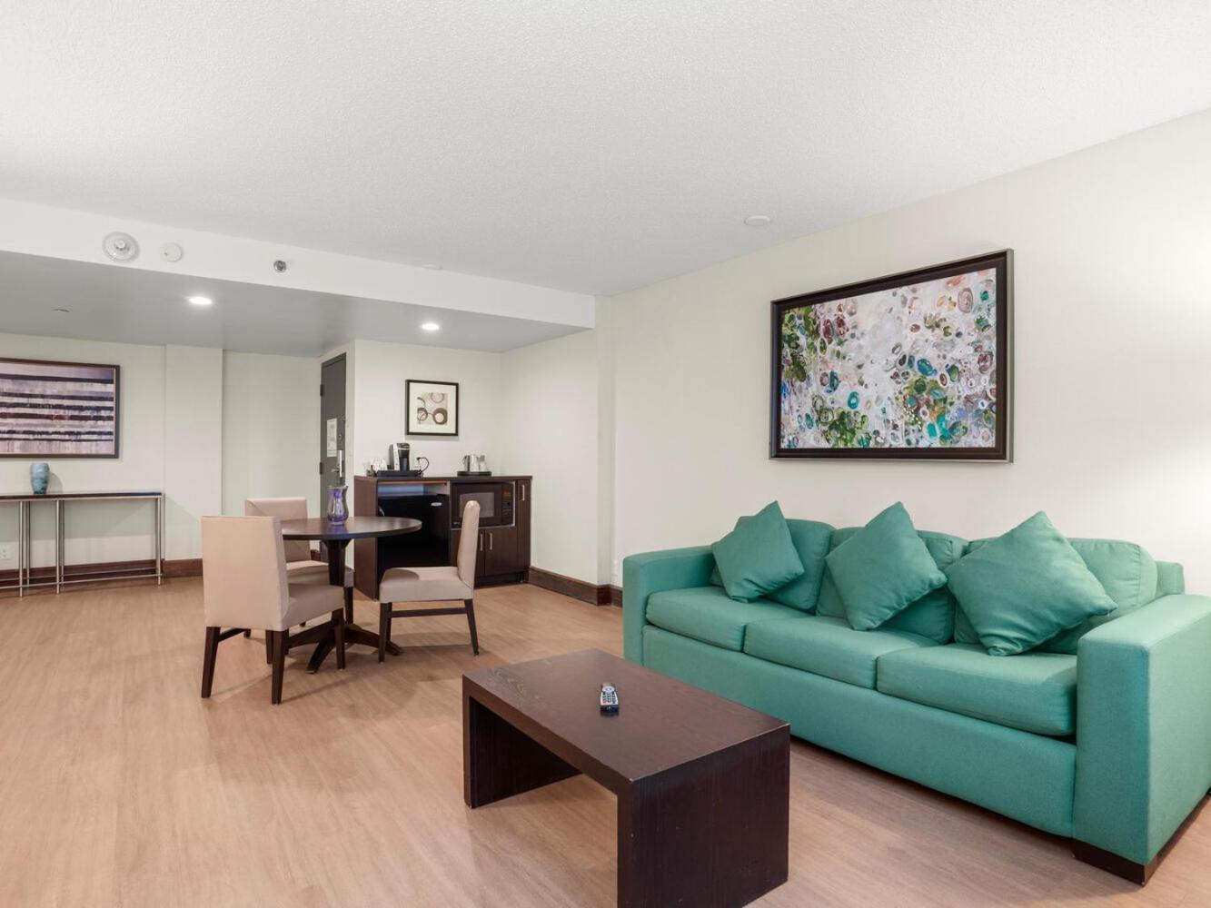 The Armon Stamford Hotel & Conference Center エクステリア 写真