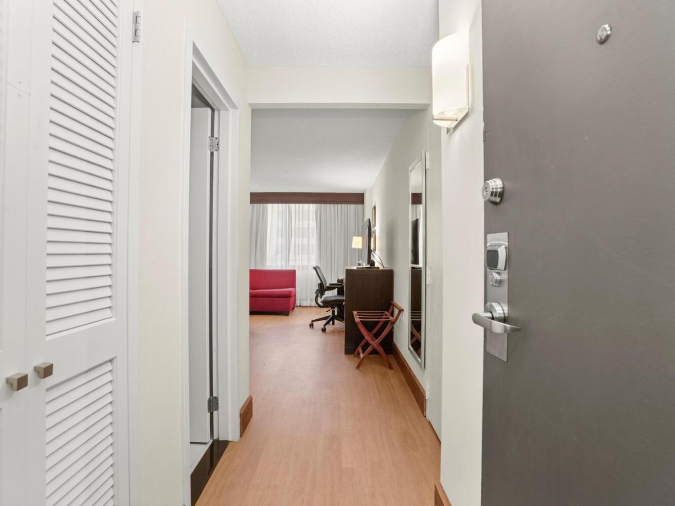 The Armon Stamford Hotel & Conference Center エクステリア 写真